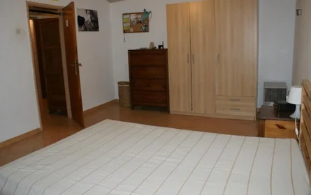 Habitación privada en Rua Carlos Seixas, imagen 2 de 16