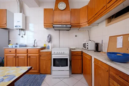 Habitación privada en Rua Carlos Seixas, imagen 11 de 16