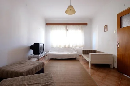 Habitación privada en Rua Carlos Seixas, imagen 5 de 16