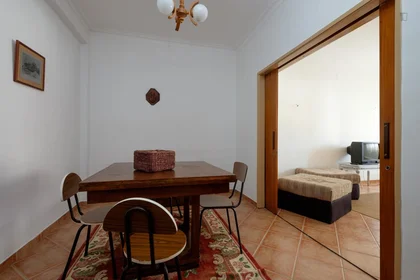 Habitación privada en Rua Carlos Seixas, imagen 7 de 16
