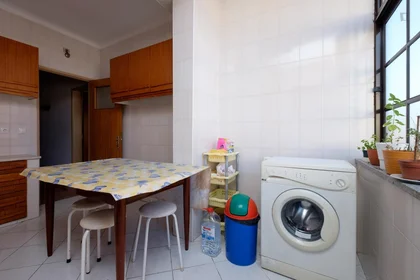 Habitación privada en Rua Carlos Seixas, imagen 9 de 16