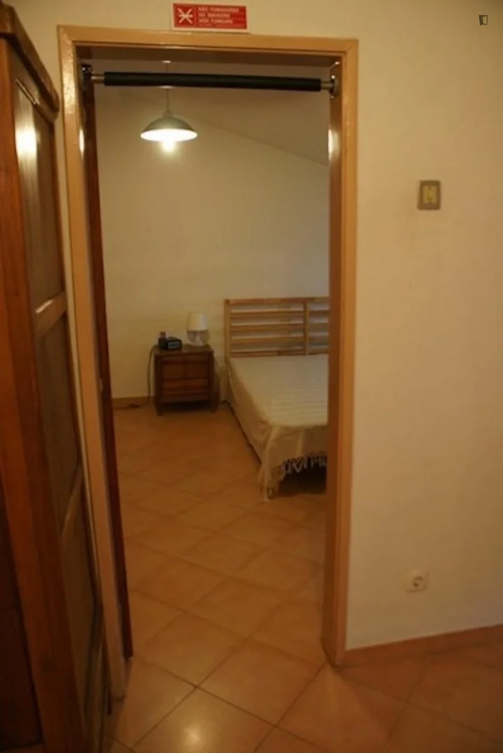 Habitación estudiantil económica con ubicación conveniente en