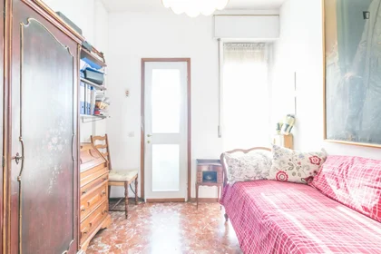 Stanza privata in Via Savona, immagine 2 di 18