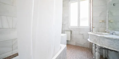 Private room at Calle de Fuencarral, image 13 of 31