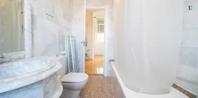 Private room at Calle de Fuencarral, image 16 of 31