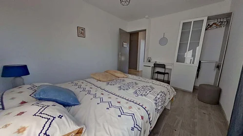 Habitación privada en 1782 Av. Georges Dayan, 30900 Nîmes, France, imagen 3 de 28