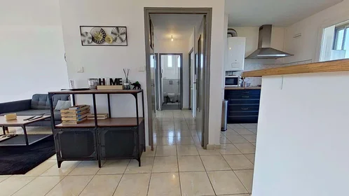 Habitación privada en 1782 Av. Georges Dayan, 30900 Nîmes, France, imagen 24 de 28