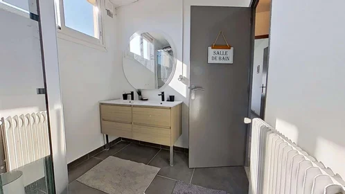 Habitación privada en 1782 Av. Georges Dayan, 30900 Nîmes, France, imagen 27 de 28