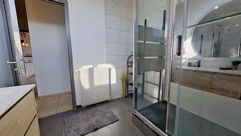 Habitación privada en 1782 Av. Georges Dayan, 30900 Nîmes, France, imagen 28 de 28