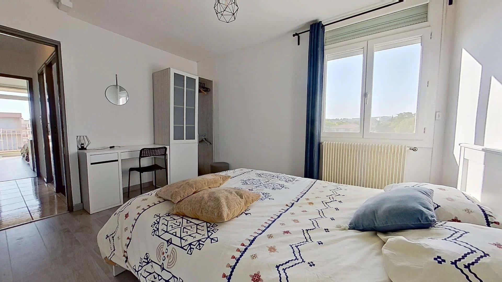 Habitación para estudiantes en  con área de estudio y facilidades compartidas