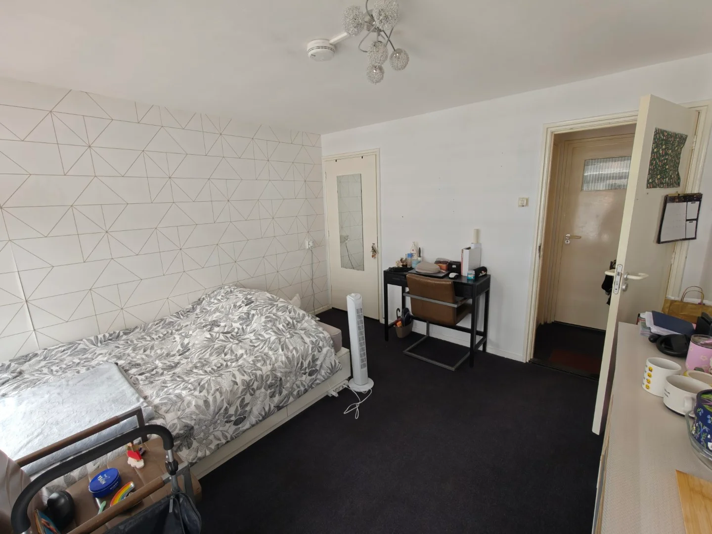 Bright and airy student room with easy university access in 