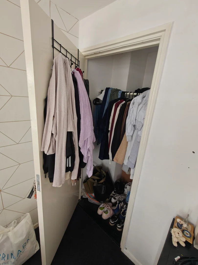 Student-friendly room in  with modern amenities