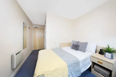 Cardiff de çift kişilik yataklı kiralık oda