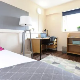 Zimmer mit Doppelbett zu vermieten salford