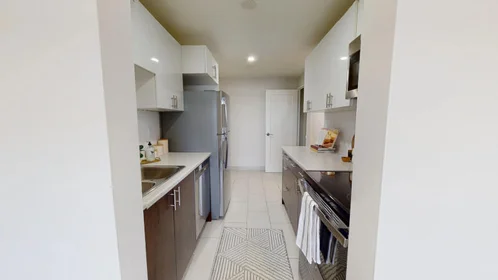Gesamte Unterkunft im Wohnheim in der 951 Wonderland Rd S, London, ON N6K 2X7, Canada, bild 22 von 22