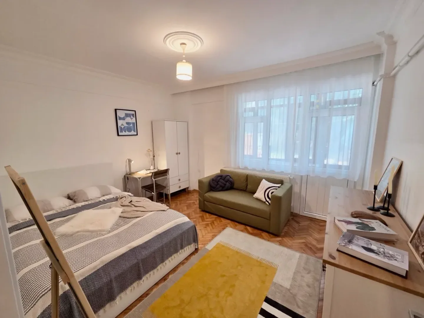 Chambre d'étudiant économique avec emplacement pratique dans