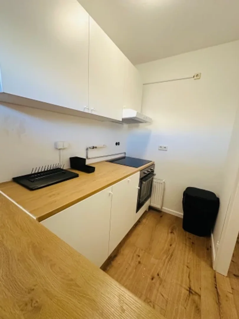 Quarto de estudante económico com localização conveniente em 