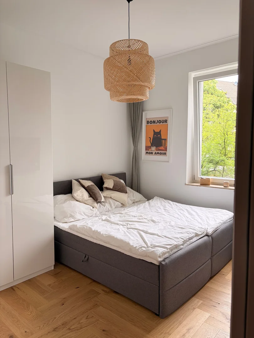 Economical student room with convenient location in 