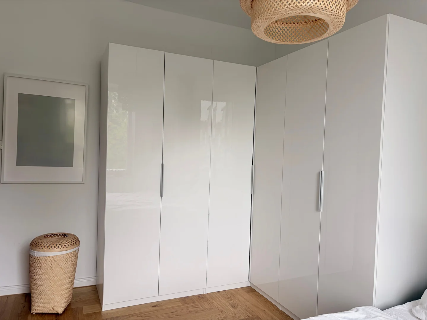 Affordable room for students with ample lighting in 