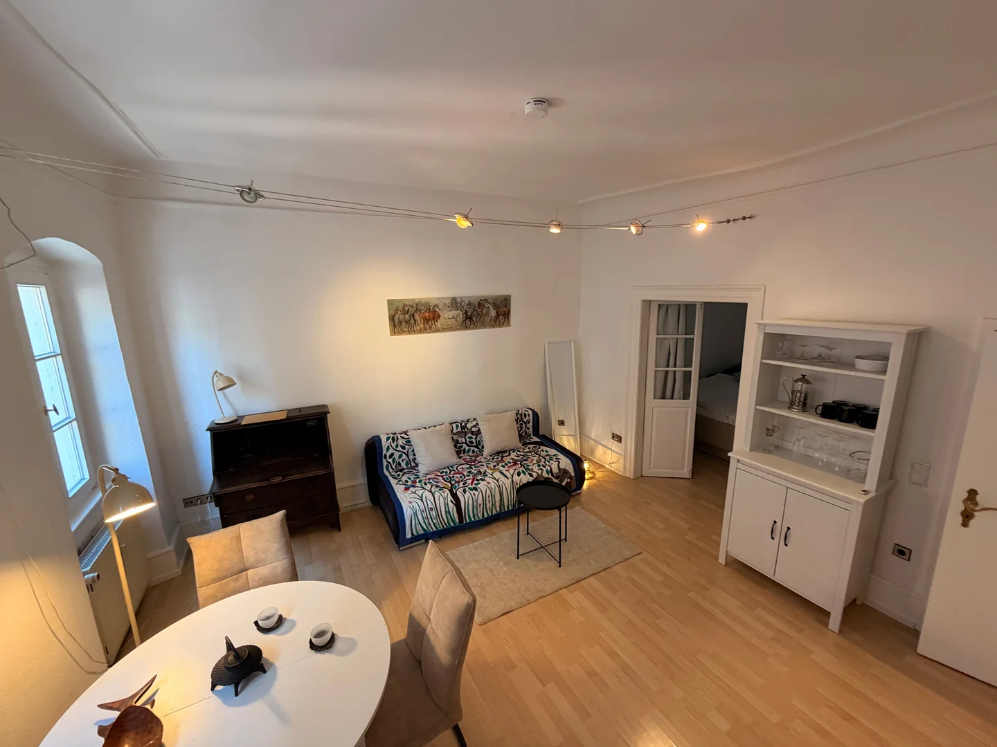 Bright and airy student room with easy university access in 