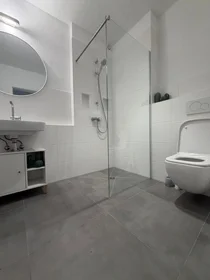 Entire apartment at Lavesstraße, image 12 of 26