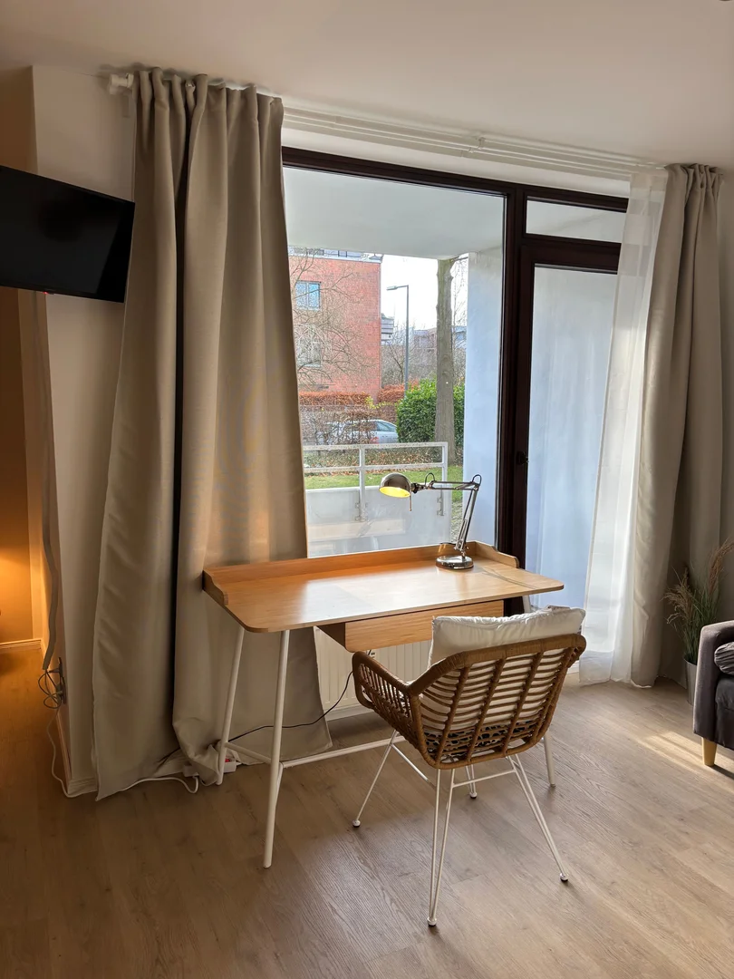 Chambre confortable pour étudiants disponible dans 