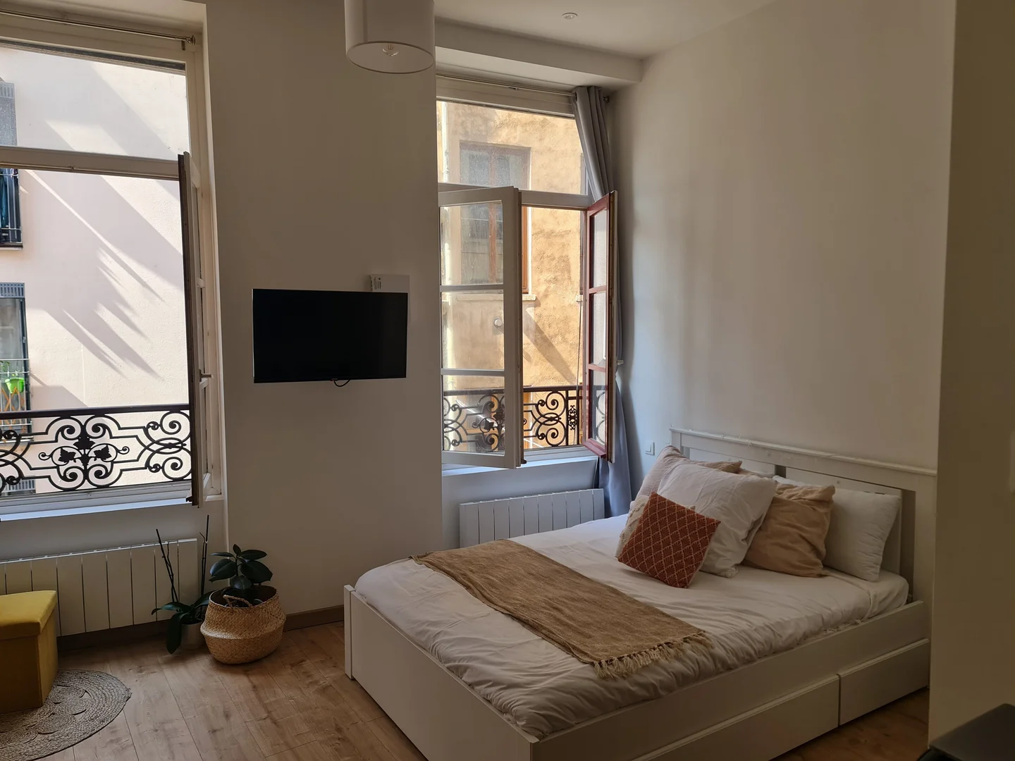 Fully equipped studio flat for students in 