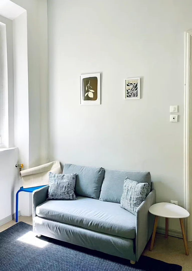 Habitación asequible para estudiantes con buena iluminación en