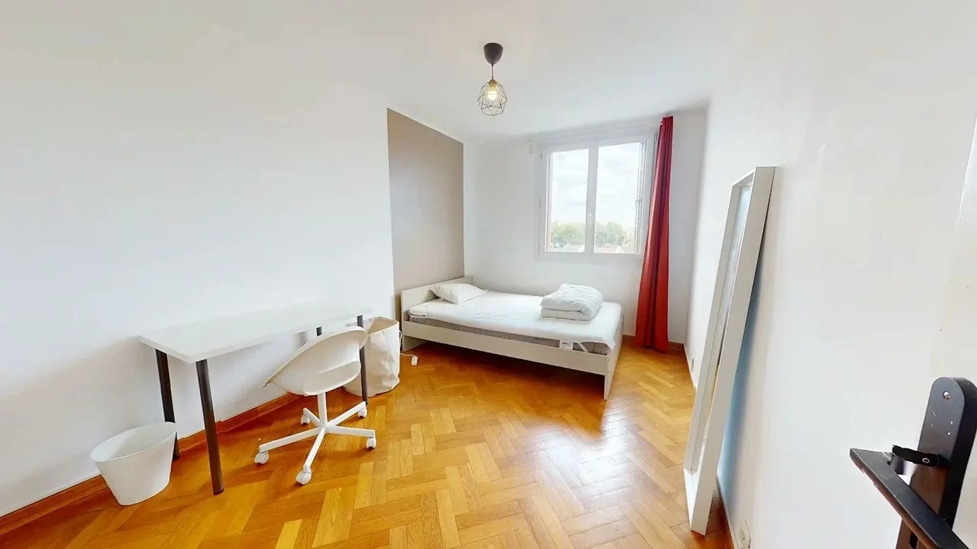 Budget-friendly student room close to campus in 