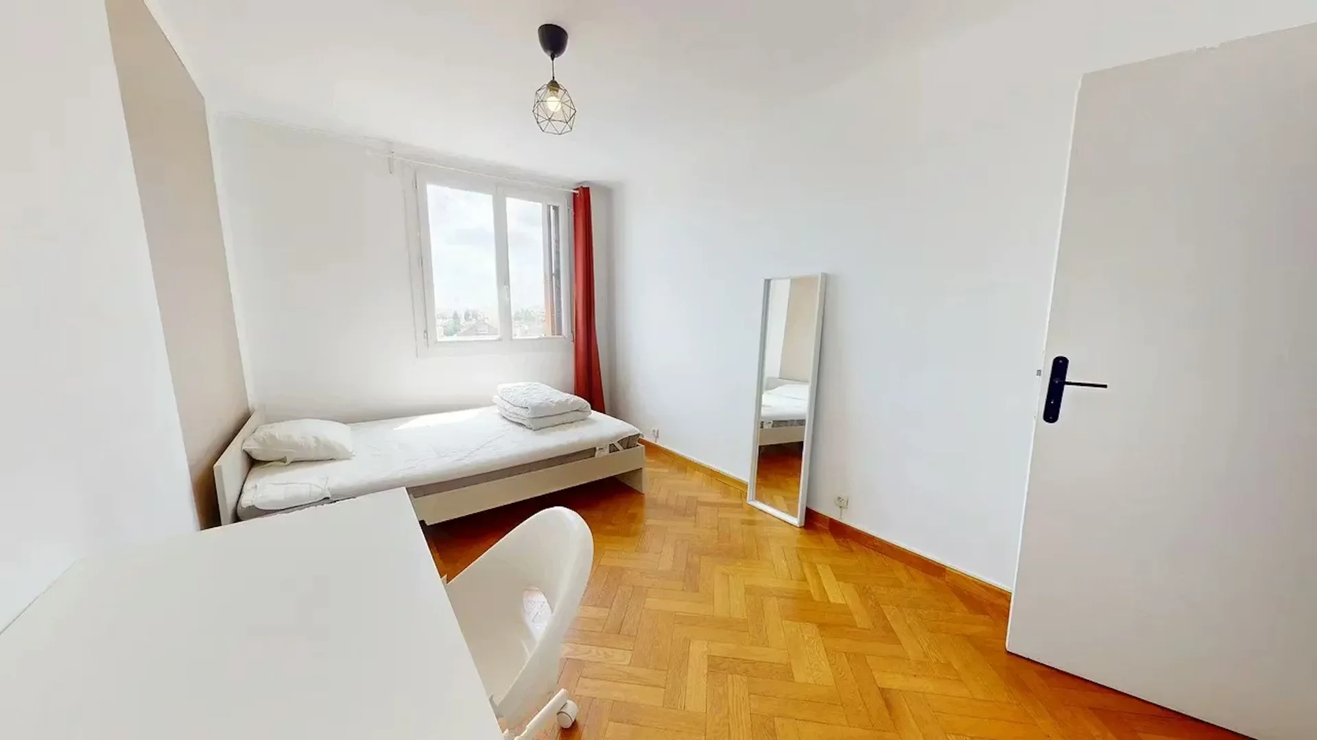Student-friendly room in  with modern amenities