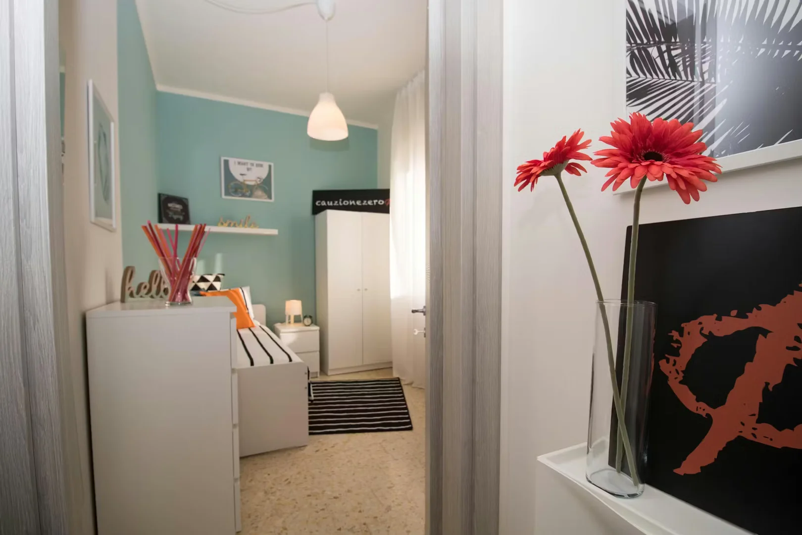 Comfortable and spacious student room in 