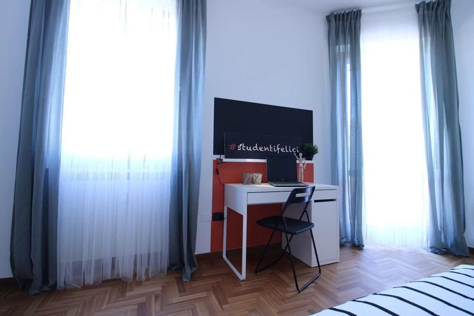 Student-friendly room in with modern amenities