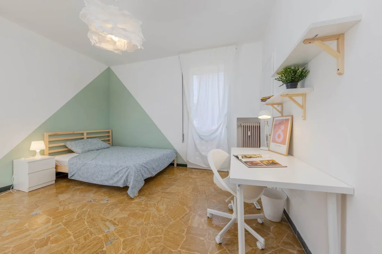 Chambre d'étudiant économique avec emplacement pratique dans