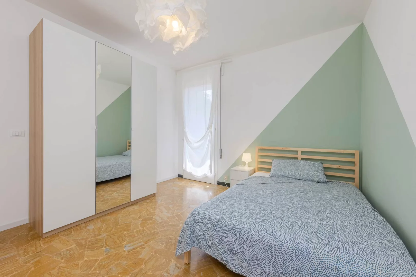 Chambre d'étudiant bon marché à proximité du campus dans