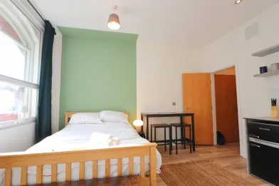 Two bedroom accommodation in Bristol