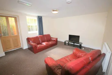 Entire fully furnished flat in Durham