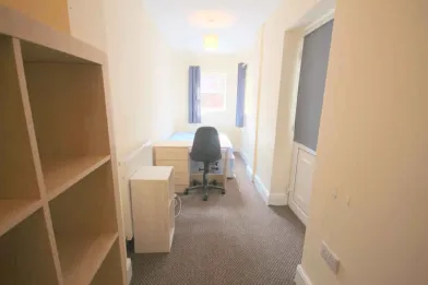 Entire fully furnished flat in Durham