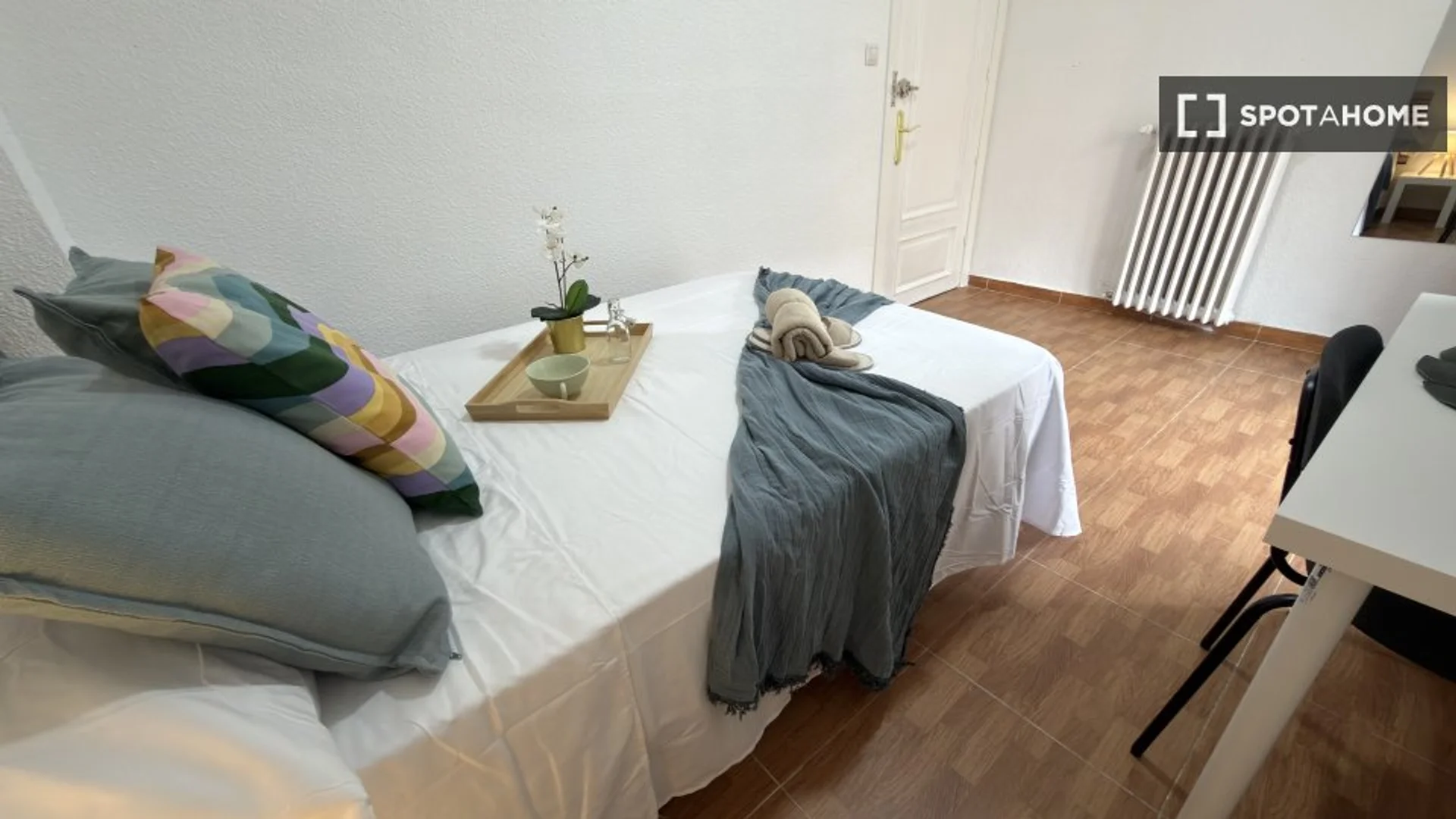 Habitación en apartamento estudiantil en alquiler en , completamente amueblado