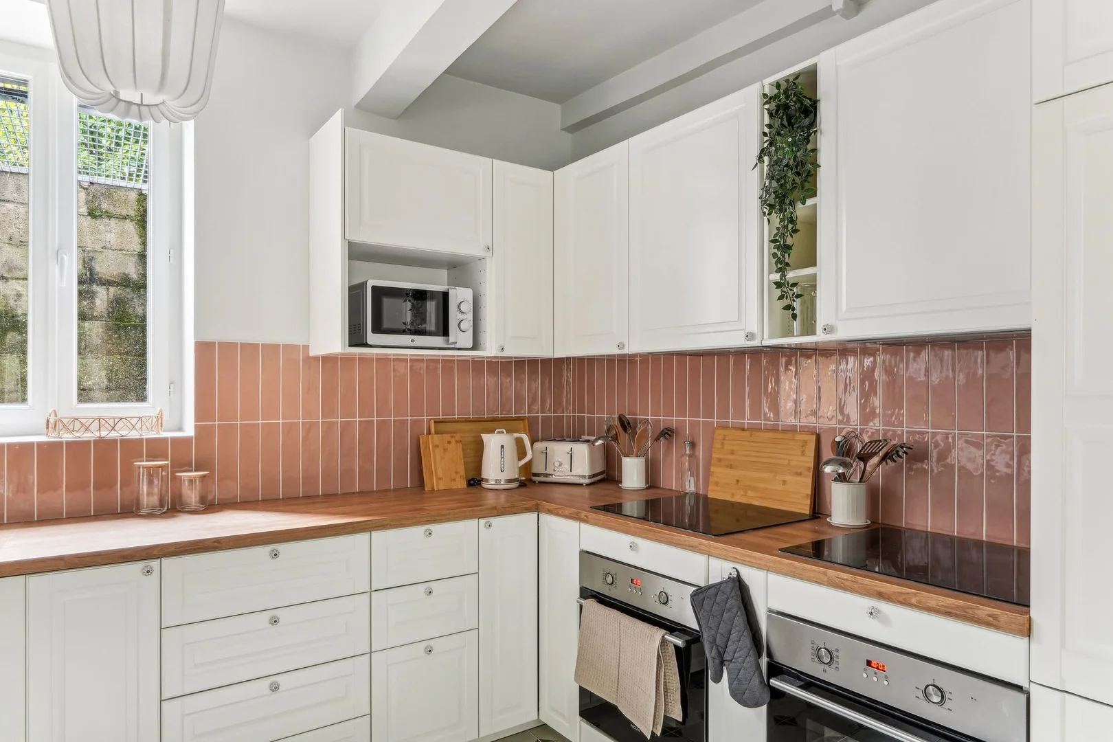 Economical student room with convenient location in 