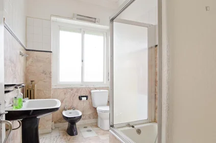 Quarto privado em Avenida de Paris, imagem 14 de 18