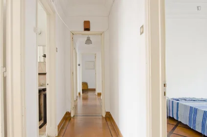 Quarto privado em Avenida de Paris, imagem 15 de 18
