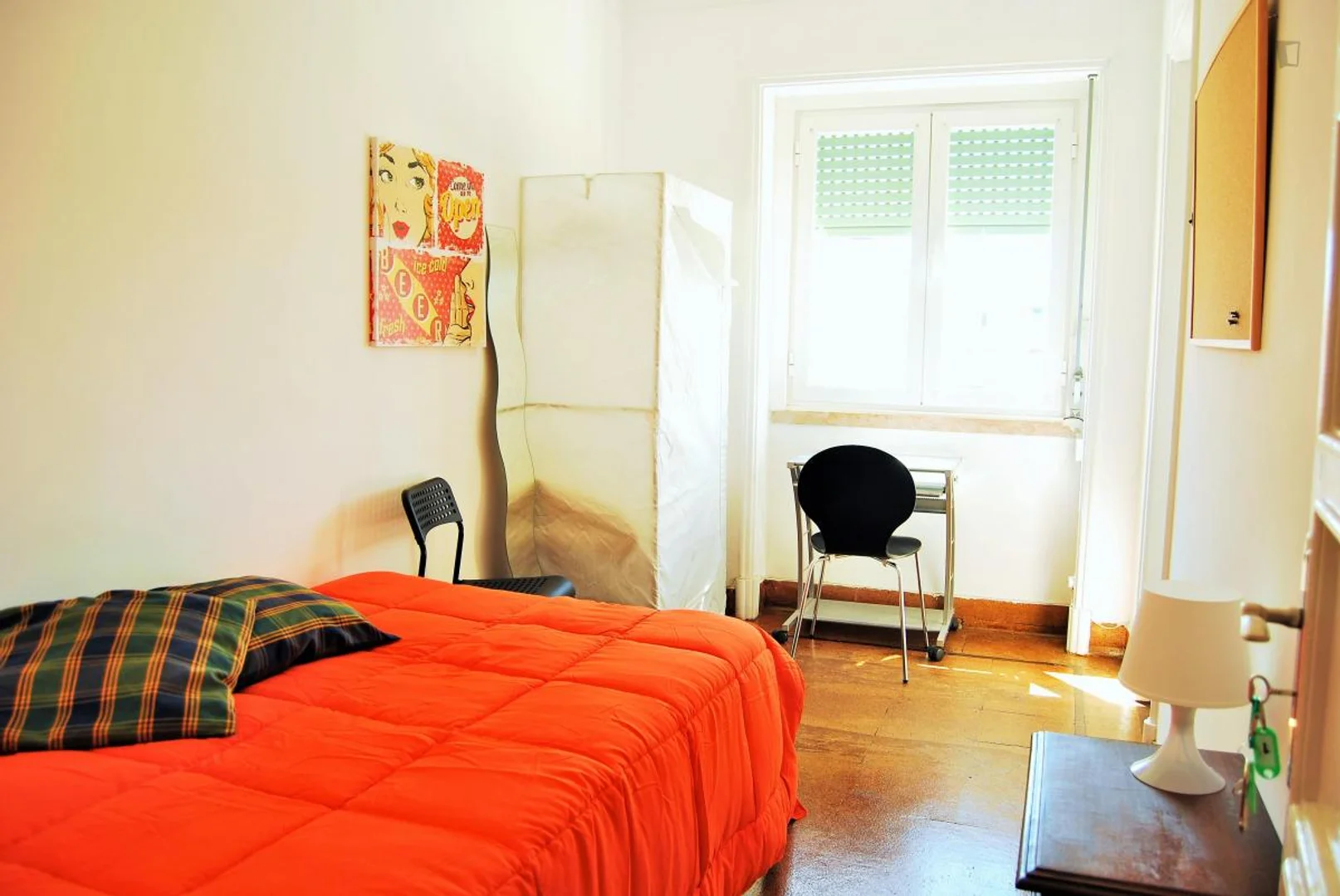 Quarto de estudante económico perto do campus em 