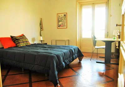 Private room at Avenida de Paris, image 1 of 10