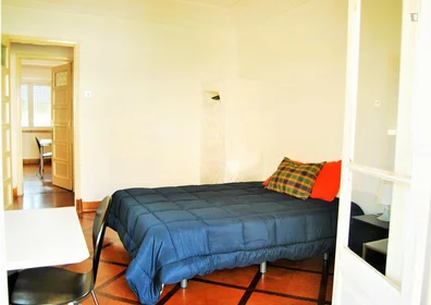 Quarto privado em Avenida de Paris, imagem 2 de 19