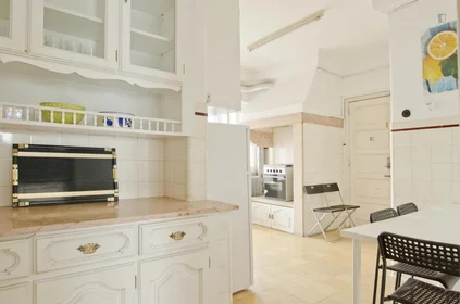 Quarto privado em Avenida de Paris, imagem 11 de 19