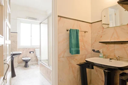 Quarto privado em Avenida de Paris, imagem 14 de 19