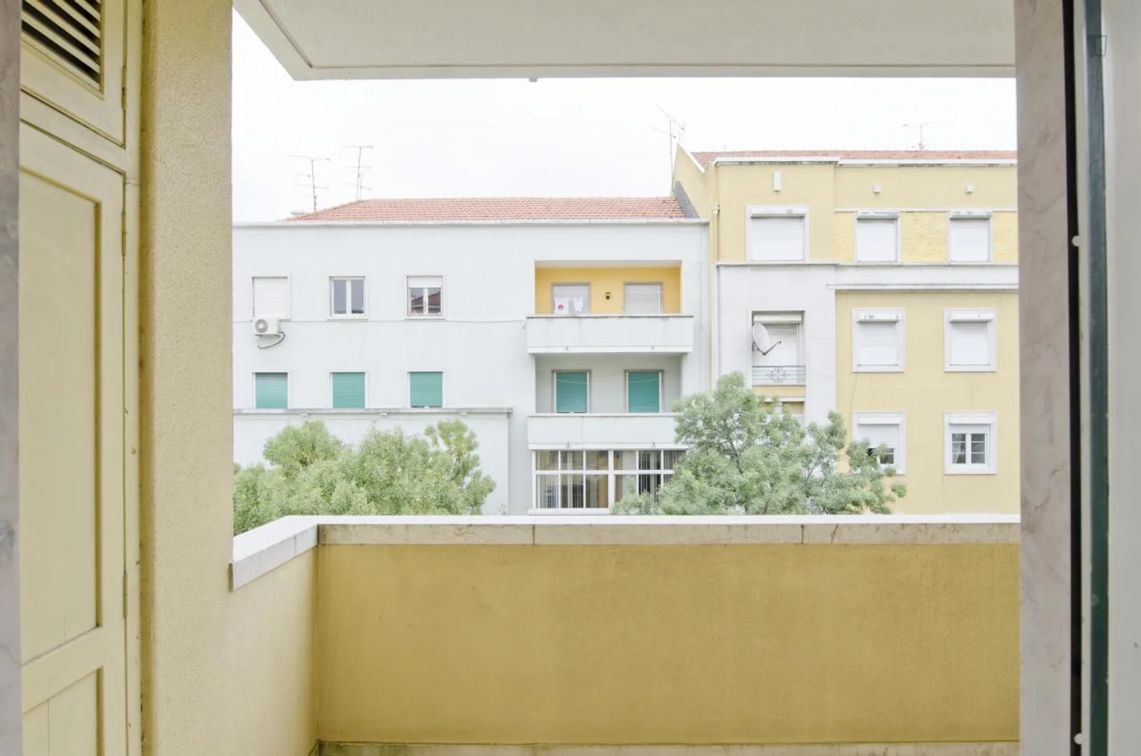 Quarto de estudante confortável e espaçoso em 