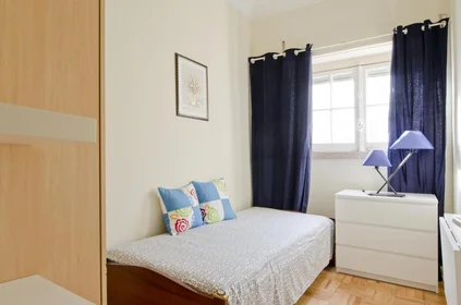 Private room at Avenida Dom Rodrigo da Cunha, image 1 of 10