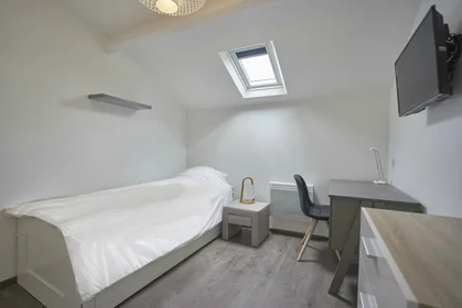 Private room at 93 Rue du Barbatre, image 1 of 10