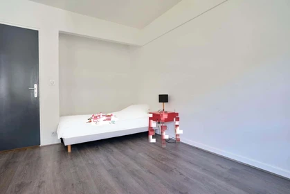 Zimmer mit Doppelbett zu vermieten Reims